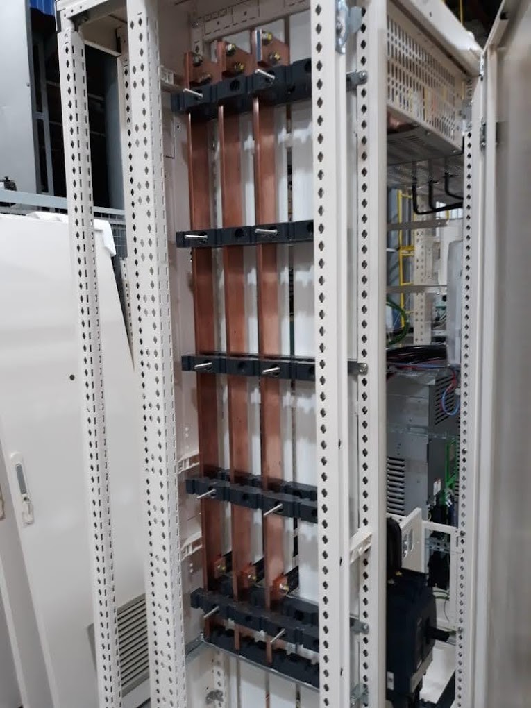Montagem de estruturas para comando elétrico industrial em Caxias do Sul